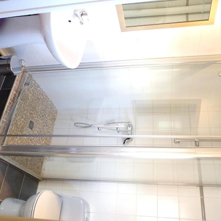 Hotel-Restaurant La P'Tite Auberge Lillebonne Kültér fotó