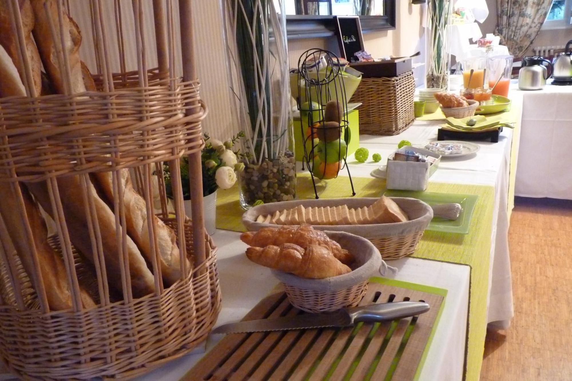Hotel-Restaurant La P'Tite Auberge Lillebonne Kültér fotó