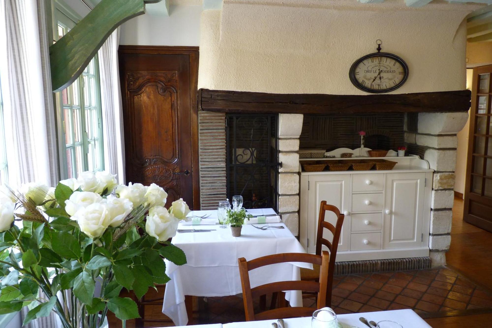Hotel-Restaurant La P'Tite Auberge Lillebonne Kültér fotó