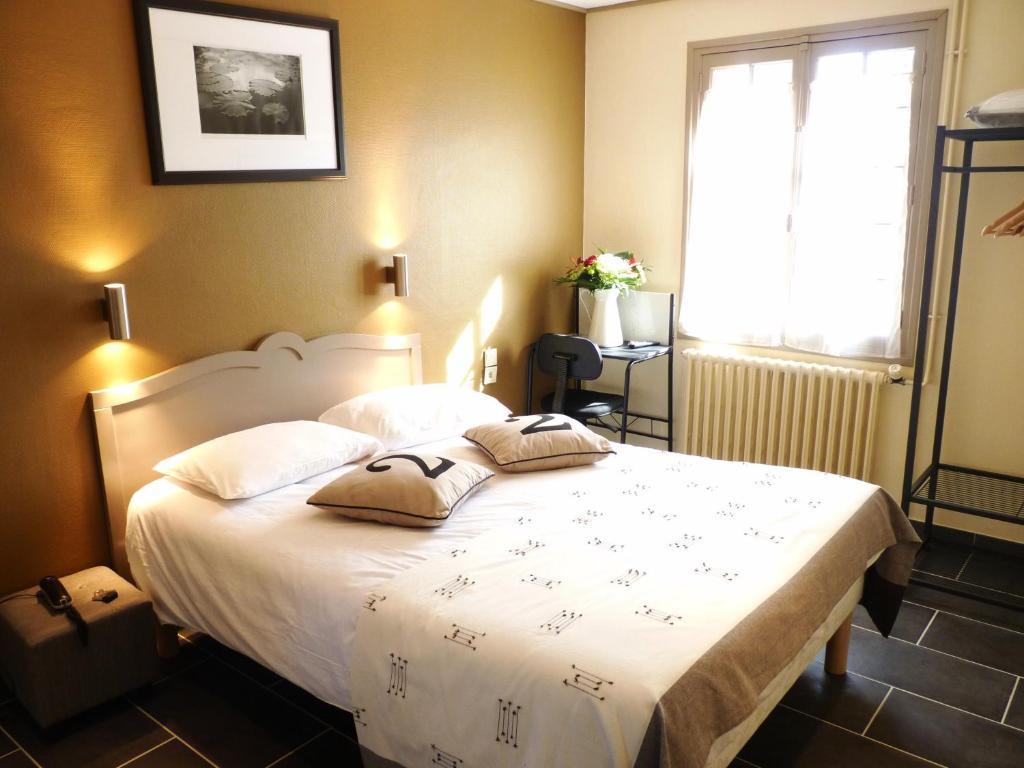 Hotel-Restaurant La P'Tite Auberge Lillebonne Szoba fotó
