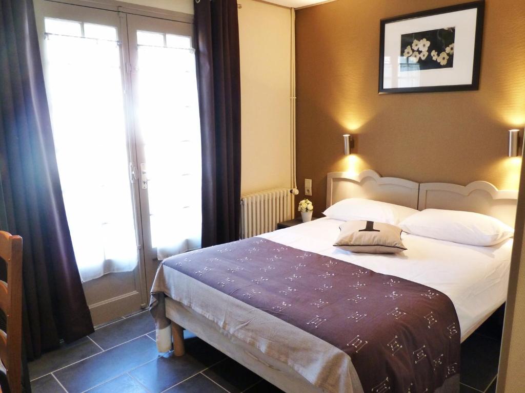 Hotel-Restaurant La P'Tite Auberge Lillebonne Szoba fotó