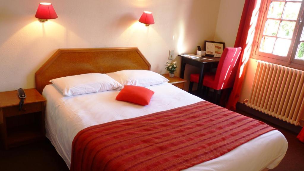 Hotel-Restaurant La P'Tite Auberge Lillebonne Szoba fotó