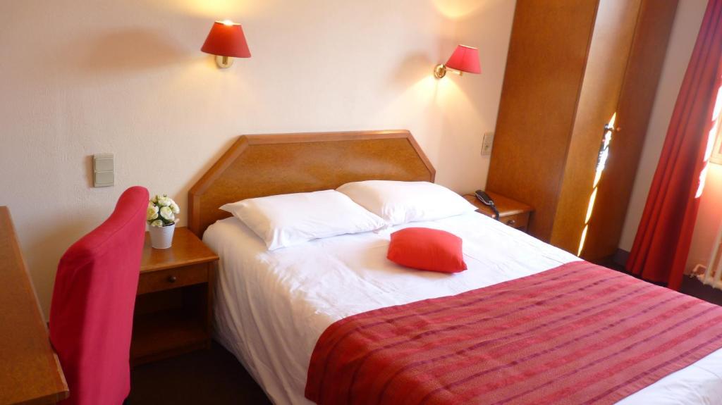 Hotel-Restaurant La P'Tite Auberge Lillebonne Szoba fotó