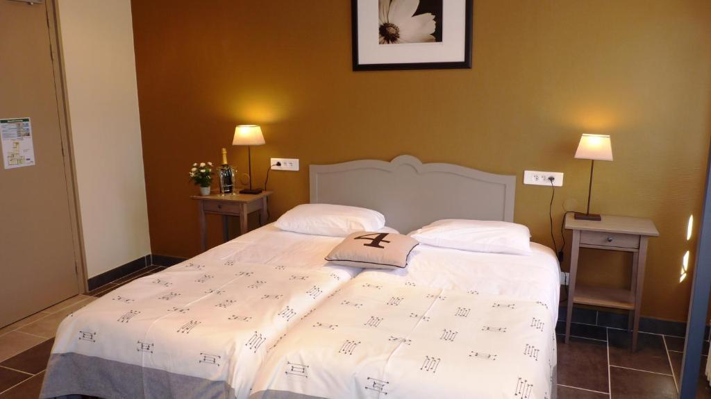 Hotel-Restaurant La P'Tite Auberge Lillebonne Szoba fotó
