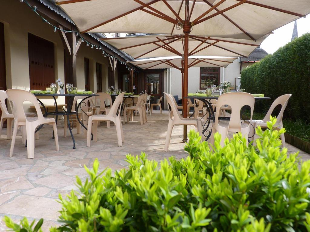Hotel-Restaurant La P'Tite Auberge Lillebonne Kültér fotó